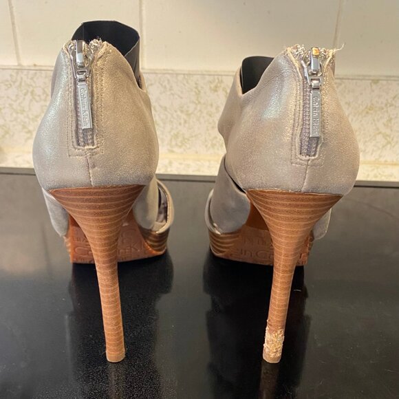 Calvin Klein Platinum Silver Leather Open Toe Sandals Shoes High Heels- SIZE 10 - Picture 3 of 4
